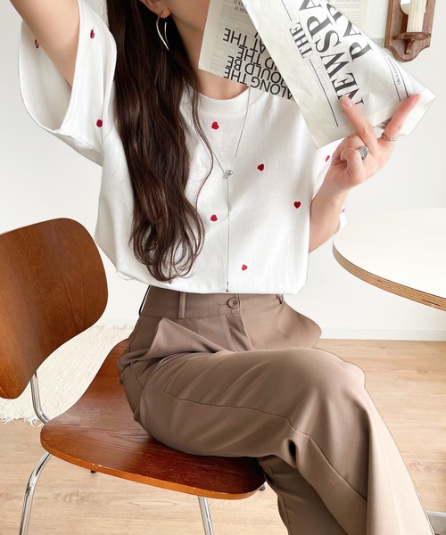 Java（ジャバ）の「《JaVaジャバコラボ》春夏のカジュアルに、大人の“可愛い”をプラス。ミニハート刺繍Tシャツ（半袖）（Tシャツ/カットソー・レディース・ホワイト×レッド/ホワイト×ブラック/チャコールグレー/グレイッシュベージュ/ネイビー・X-LARGE/SMALL/MEDIUM/LARGE）」の20枚目の写真