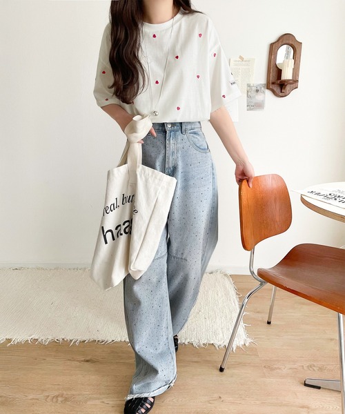 Java（ジャバ）の「《JaVaジャバコラボ》春夏のカジュアルに、大人の“可愛い”をプラス。ミニハート刺繍Tシャツ（半袖）（Tシャツ/カットソー・レディース・ホワイト×レッド/ホワイト×ブラック/チャコールグレー/グレイッシュベージュ/ネイビー・X-LARGE/SMALL/MEDIUM/LARGE）」の22枚目の写真