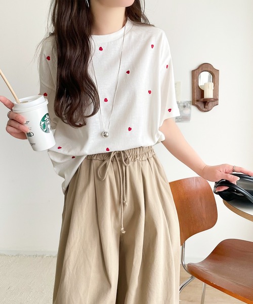 Java（ジャバ）の「《JaVaジャバコラボ》春夏のカジュアルに、大人の“可愛い”をプラス。ミニハート刺繍Tシャツ（半袖）（Tシャツ/カットソー・レディース・ホワイト×レッド/ホワイト×ブラック/チャコールグレー/グレイッシュベージュ/ネイビー・X-LARGE/SMALL/MEDIUM/LARGE）」の19枚目の写真