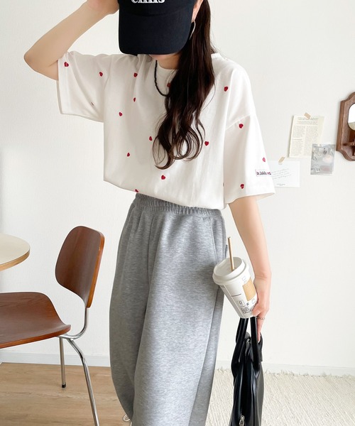Java（ジャバ）の「《JaVaジャバコラボ》春夏のカジュアルに、大人の“可愛い”をプラス。ミニハート刺繍Tシャツ（半袖）（Tシャツ/カットソー・レディース・ホワイト×レッド/ホワイト×ブラック/チャコールグレー/グレイッシュベージュ/ネイビー・X-LARGE/SMALL/MEDIUM/LARGE）」の21枚目の写真