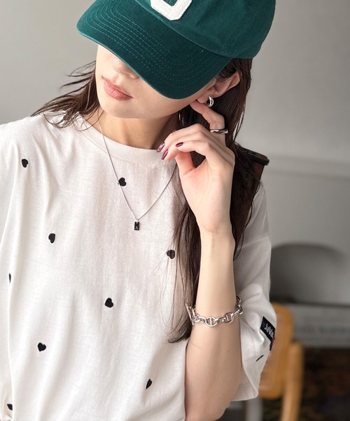 Java（ジャバ）の「《JaVaジャバコラボ》春夏のカジュアルに、大人の“可愛い”をプラス。ミニハート刺繍Tシャツ（半袖）（Tシャツ/カットソー・レディース・ホワイト×レッド/ホワイト×ブラック/チャコールグレー/グレイッシュベージュ/ネイビー・X-LARGE/SMALL/MEDIUM/LARGE）」の11枚目の写真