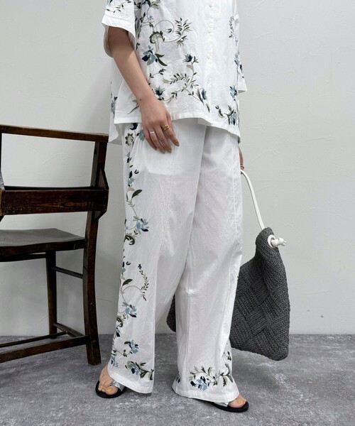 fredy emue(フレディエミュ)の「《セットアップ対応》カラフル刺繍パンツ(その他パンツ・レディース・ブラック/オフホワイト・38)」の5枚目の写真