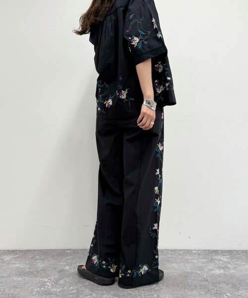 fredy emue(フレディエミュ)の「《セットアップ対応》カラフル刺繍パンツ(その他パンツ・レディース・ブラック/オフホワイト・38)」の17枚目の写真