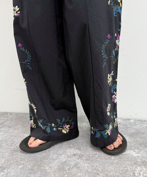 fredy emue(フレディエミュ)の「《セットアップ対応》カラフル刺繍パンツ(その他パンツ・レディース・ブラック/オフホワイト・38)」の10枚目の写真