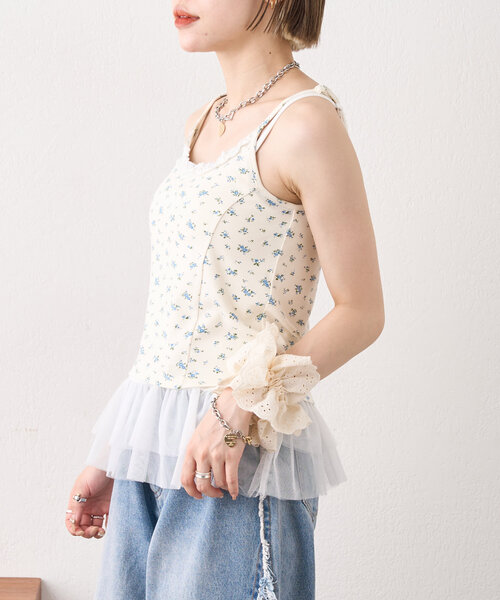 w closet（ダブルクローゼット）の「小花レースキャミ（キャミソール・レディース・アイボリー/チャコールグレー/グレー・FREE）」の6枚目の写真