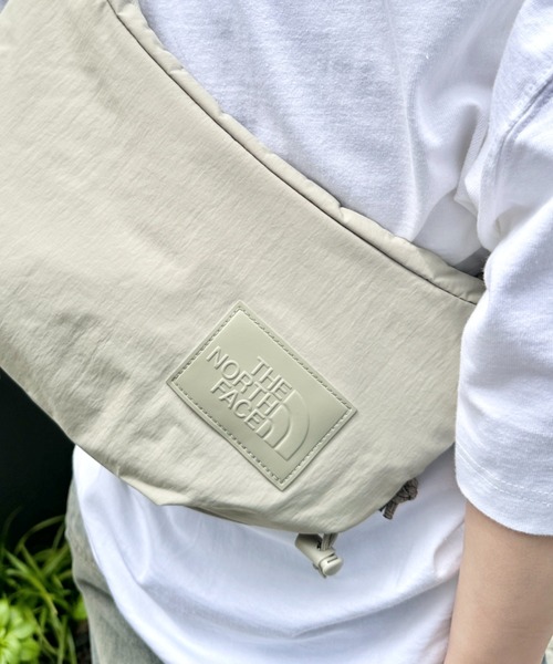 THE NORTH FACE（ザノースフェイス）の「国内未発売 THE NORTH FACE(ザ・ノースフェイス)/ショルダーバッグ クロス ボディバッグ 斜めがけ/W NEVER STOP CROSSBODY（ショルダーバッグ・レディース・カーキ/ブラック/グレイッシュベージュ・FREE）」の15枚目の写真