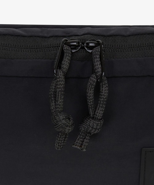 THE NORTH FACE（ザノースフェイス）の「国内未発売 THE NORTH FACE(ザ・ノースフェイス)/ショルダーバッグ クロス ボディバッグ 斜めがけ/W NEVER STOP CROSSBODY（ショルダーバッグ・レディース・カーキ/ブラック/グレイッシュベージュ・FREE）」の22枚目の写真