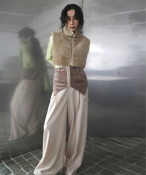 Ameri（アメリ）の「BOA HIGH NECK BOLERO（カーディガン/ボレロ・レディース・ブラック/カーキ/グレイッシュベージュ・FREE）」の5枚目の写真