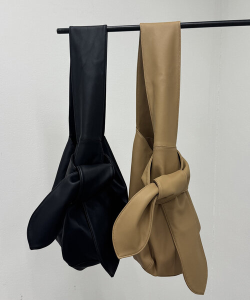 mline(エムライン)の「loti BIG結び目BAG(トートバッグ・レディース・ベージュ/ブラック・FREE)」の1枚目の写真