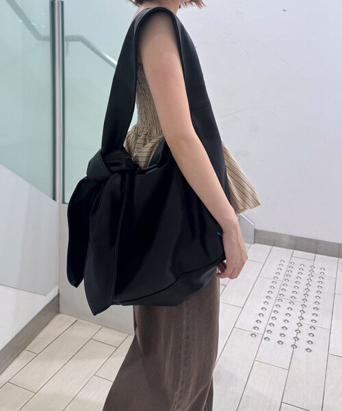 mline(エムライン)の「loti BIG結び目BAG(トートバッグ・レディース・ベージュ/ブラック・FREE)」の4枚目の写真