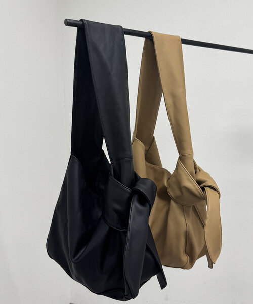 mline(エムライン)の「loti BIG結び目BAG(トートバッグ・レディース・ベージュ/ブラック・FREE)」の7枚目の写真