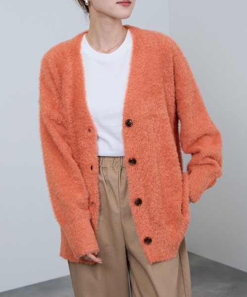 NAVY（ネイビー）の「ふわふわした柔らかな肌さわりのフェザーヤーンロングカーディガン（カーディガン/ボレロ・レディース・グリーン/ベージュ/オレンジ/チャコールグレー・FREE）」の17枚目の写真