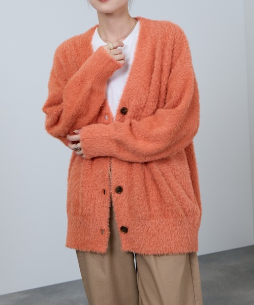 NAVY（ネイビー）の「ふわふわした柔らかな肌さわりのフェザーヤーンロングカーディガン（カーディガン/ボレロ・レディース・グリーン/ベージュ/オレンジ/チャコールグレー・FREE）」の16枚目の写真