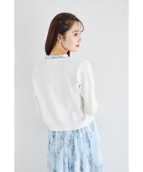tocco closet(トッコ クローゼット)の「クリアビジュー釦カーディガン(Tシャツ/カットソー・レディース・ブラック/ピンクベージュ/オフホワイト/ブルー・M)」の10枚目の写真