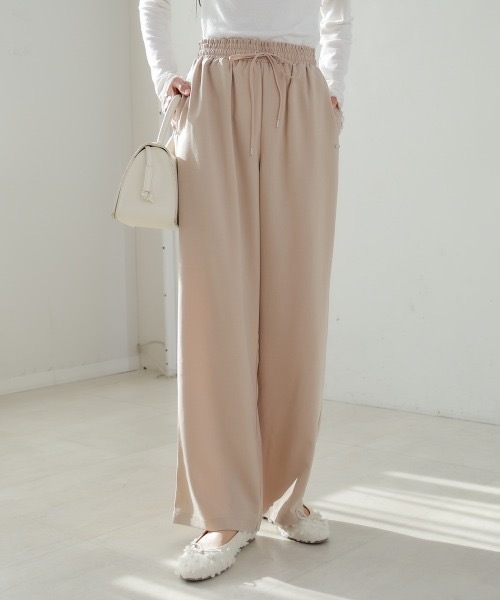 Bab(バブ)の「【S・M・Lサイズ展開】すっきりリラクシーパンツ(その他パンツ・レディース・ブラック/ライトグリーン/ベージュ・MEDIUM/SMALL)」の1枚目の写真