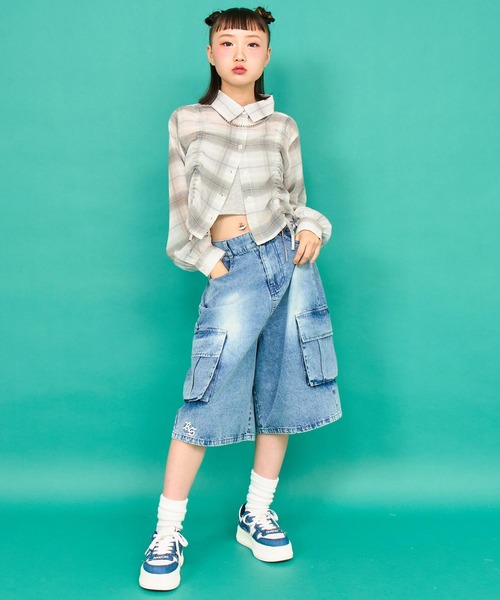 ANAP GiRL(アナップガール)の「シャーリング シアー デザイン クロップド シャツ(シャツ/ブラウス・キッズ・ホワイト/ホワイト×ブラック/ブラック/サックスブルー・S/M/XS)」の5枚目の写真