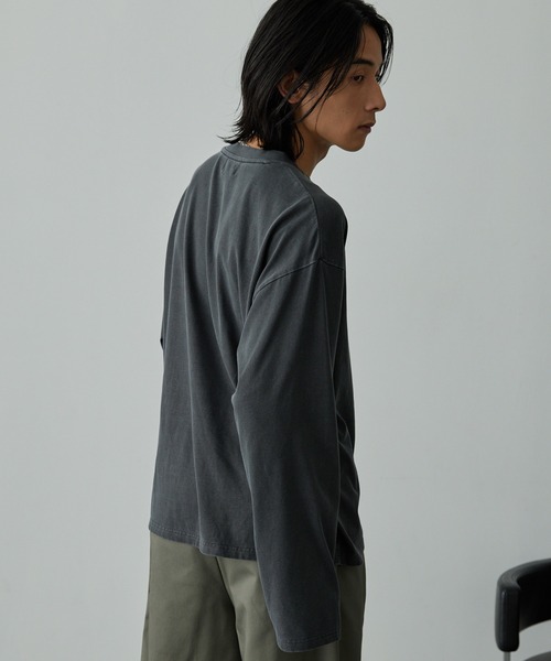EMMA CLOTHES（エマクローズ）の「ヴィンテージライク ピグメント加工 プレーティング オーバーサイズロンT（Tシャツ/カットソー・メンズ・ネイビー/ブラック/グレー/オフホワイト・M/L）」の17枚目の写真