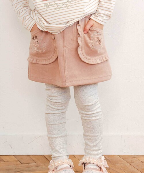 SLAP SLIP（スラップスリップ）の「キラキラ刺しゅうフリルポケットスカッツ(80~120cm)（スカート・キッズ・ネイビー/ベージュ・90cm/100cm/80ｃｍ/110cm/120cm）」の2枚目の写真