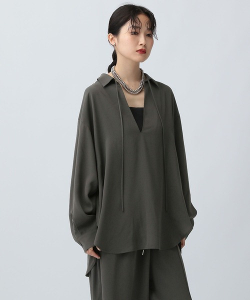 LEPSIM(レプシィム)の「マルチメリットスキッパーシャツ 582342(シャツ/ブラウス・レディース・チャコールグレー/アイボリー/ブラウン・FREE)」の1枚目の写真