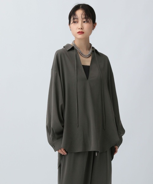 LEPSIM(レプシィム)の「マルチメリットスキッパーシャツ 582342(シャツ/ブラウス・レディース・チャコールグレー/アイボリー/ブラウン・FREE)」の8枚目の写真