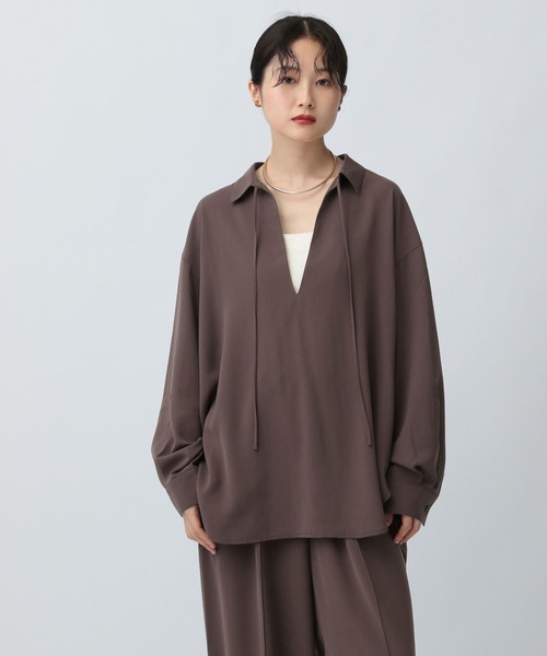 LEPSIM(レプシィム)の「マルチメリットスキッパーシャツ 582342(シャツ/ブラウス・レディース・チャコールグレー/アイボリー/ブラウン・FREE)」の4枚目の写真