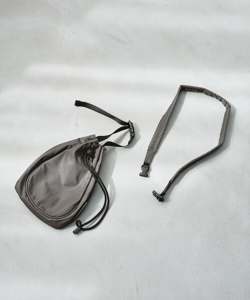 green label relaxing(グリーンレーベルリラクシング)の「【WEB限定】WR 2W ミニパース ショルダーバッグ -撥水-(トートバッグ・メンズ・ダークグレー/ブラック・FREE)」の3枚目の写真