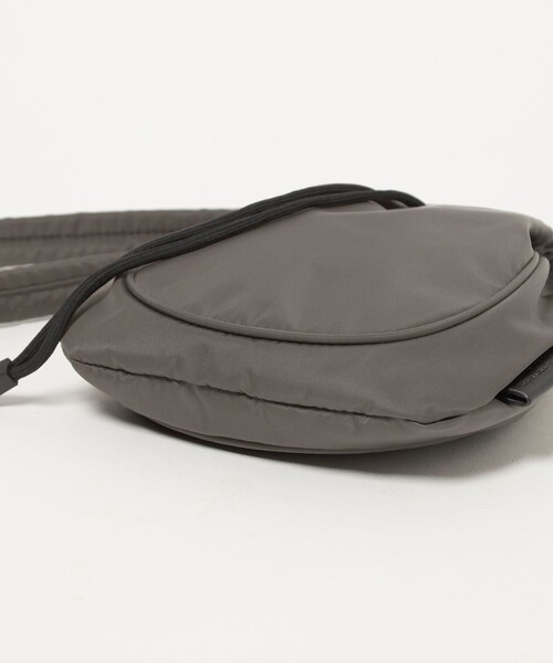 green label relaxing(グリーンレーベルリラクシング)の「【WEB限定】WR 2W ミニパース ショルダーバッグ -撥水-(トートバッグ・メンズ・ダークグレー/ブラック・FREE)」の9枚目の写真