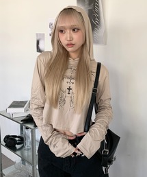 フィンガーホール付き タトゥー柄プリントフードトップス