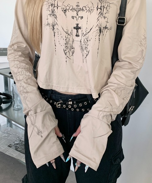 lilful(リルフル)の「フィンガーホール付き タトゥー柄プリントフードトップス(Tシャツ/カットソー・レディース・ベージュ・S/M)」の5枚目の写真