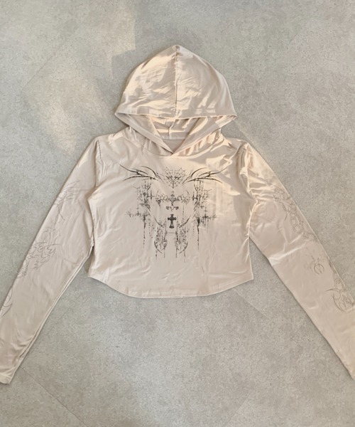 lilful(リルフル)の「フィンガーホール付き タトゥー柄プリントフードトップス(Tシャツ/カットソー・レディース・ベージュ・S/M)」の16枚目の写真