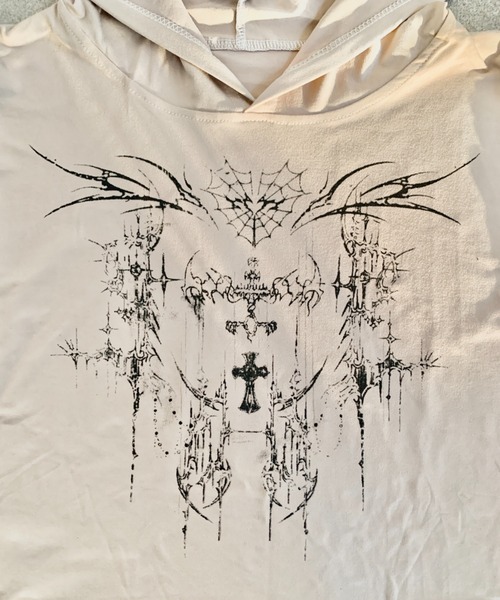 lilful(リルフル)の「フィンガーホール付き タトゥー柄プリントフードトップス(Tシャツ/カットソー・レディース・ベージュ・S/M)」の17枚目の写真