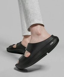 OOFOS（ウーフォス）の「【OOFOS】OOyea（サンダル）」