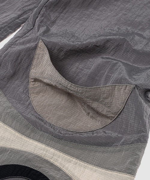 ERL（イーアールエル）の「UNISEX NYLON RAVE PANTS WOVEN（その他パンツ・メンズ・グレー・S/M）」の5枚目の写真
