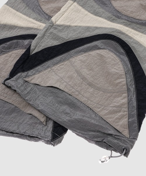 ERL（イーアールエル）の「UNISEX NYLON RAVE PANTS WOVEN（その他パンツ・メンズ・グレー・S/M）」の4枚目の写真