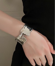 LA VORAGINE（ラ ヴォラジネ）の「ニュアンスワイドバングル（バングル/リストバンド）」