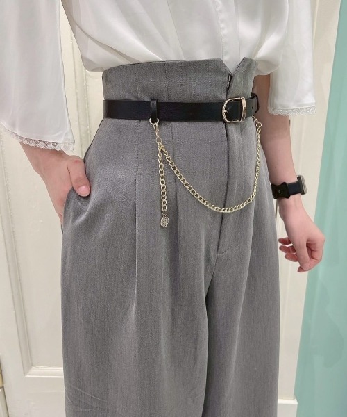 an another angelus（アンアナザーアンジェラス）の「【セットアップ対応/2サイズ展開】チェーンベルト付きハイウエストパンツ（その他パンツ・レディース・グレー/ブラウン・1/2）」の3枚目の写真