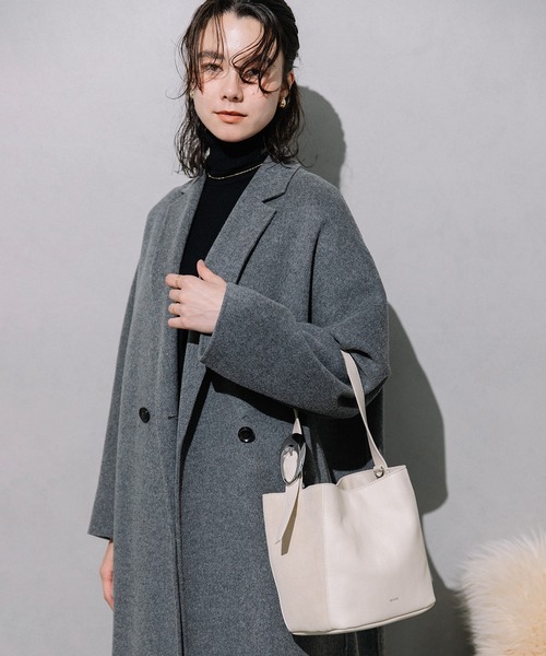 Beau're（ヴュレ）の「BEAURE スエードコンビ ショルダー Bag（ショルダーバッグ・レディース・アイボリー/ブラック/グレイッシュベージュ・FREE）」の5枚目の写真
