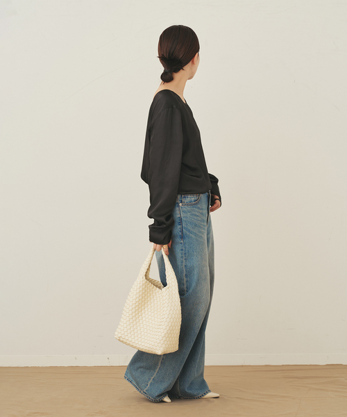 plage（プラージュ）の「Memory Satin Back Wrap ブラウス（シャツ/ブラウス・レディース・ブラック/アイボリー・FREE）」の8枚目の写真