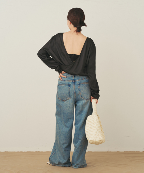 plage（プラージュ）の「Memory Satin Back Wrap ブラウス（シャツ/ブラウス・レディース・ブラック/アイボリー・FREE）」の13枚目の写真