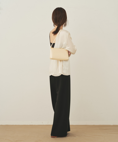 plage（プラージュ）の「Memory Satin Back Wrap ブラウス（シャツ/ブラウス・レディース・ブラック/アイボリー・FREE）」の20枚目の写真