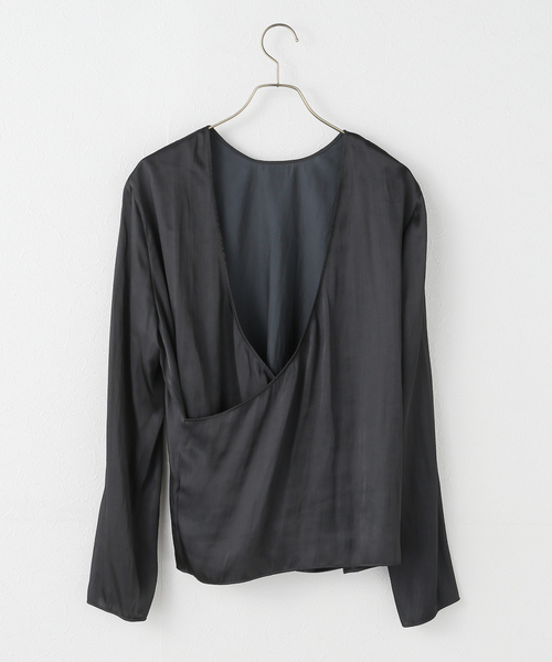 plage（プラージュ）の「Memory Satin Back Wrap ブラウス（シャツ/ブラウス・レディース・ブラック/アイボリー・FREE）」の19枚目の写真