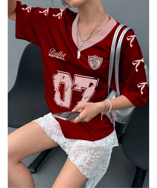 Ritzy(リッツィー)の「Y2K 運動型 オーバーサイズ リボンプリント トップス(Tシャツ/カットソー・レディース・レッド/ブラック/ピンク・M/L)」の4枚目の写真