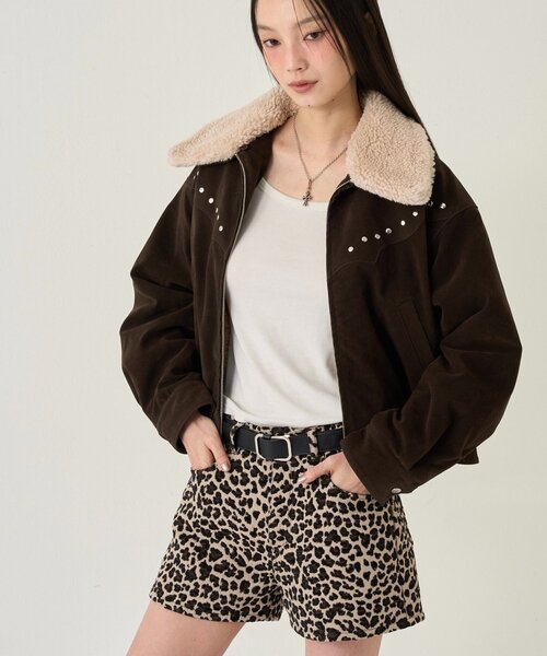 WHO'S WHO gallery(フーズフーギャラリー)の「ボアカラースタッズスウェードブルゾン(ブルゾン・レディース・キャメル/ブラウン・FREE)」の2枚目の写真