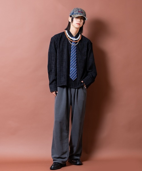 a.p.o.v.(エーピーオービー)の「a.p.o.v. オーバーサイズクロップド丈型押しチェックコーデュロイシャツ(シャツ/ブラウス・メンズ・ブラック/ブラウン・ONESIZE)」の6枚目の写真