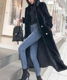 Forcement（フォースメント）の「「羽織るだけで、冬の主役。とろけるエコファーガウンコート」エコファーで軽い着心地裏地キルティングロングガウンコート（ムートンコート）」