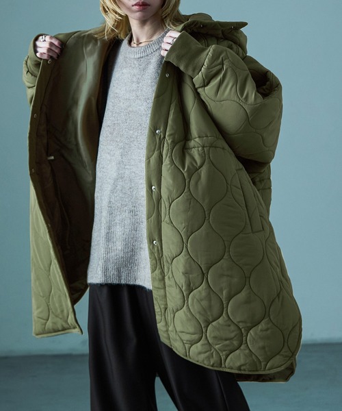 Fashion Letter（ファッションレター）の「フード付き オーバーサイズ キルティングロングコート（ダウンジャケット/コート・レディース・ブラック/カーキ/アイボリー・M）」の2枚目の写真