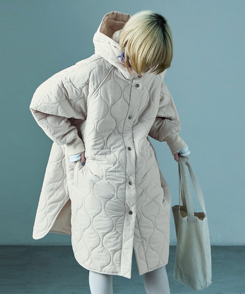 Fashion Letter（ファッションレター）の「フード付き オーバーサイズ キルティングロングコート（ダウンジャケット/コート・レディース・ブラック/カーキ/アイボリー・M）」の5枚目の写真