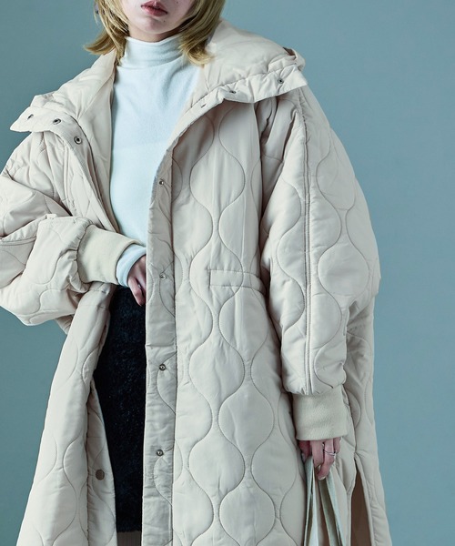 Fashion Letter（ファッションレター）の「フード付き オーバーサイズ キルティングロングコート（ダウンジャケット/コート・レディース・ブラック/カーキ/アイボリー・M）」の7枚目の写真