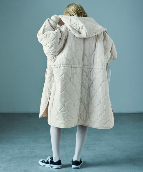 Fashion Letter（ファッションレター）の「フード付き オーバーサイズ キルティングロングコート（ダウンジャケット/コート・レディース・ブラック/カーキ/アイボリー・M）」の11枚目の写真