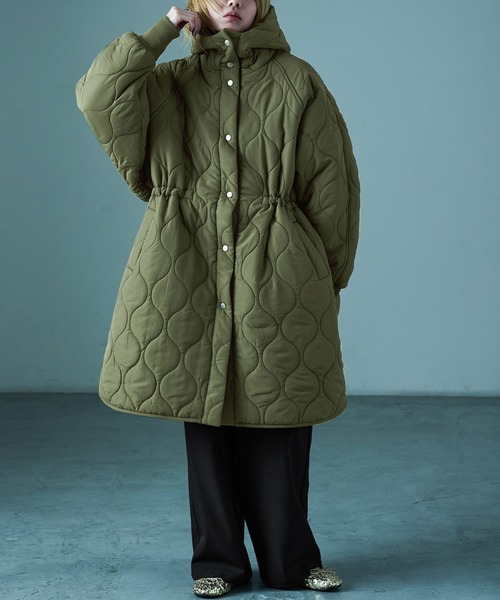 Fashion Letter（ファッションレター）の「フード付き オーバーサイズ キルティングロングコート（ダウンジャケット/コート・レディース・ブラック/カーキ/アイボリー・M）」の22枚目の写真